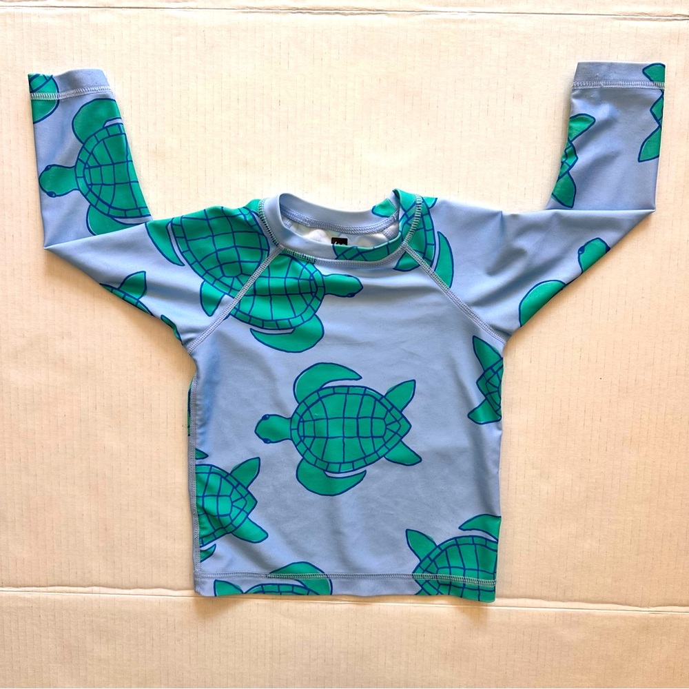 Tea Collection Turtle Print Rash Guard (12–18 Months) 🐢